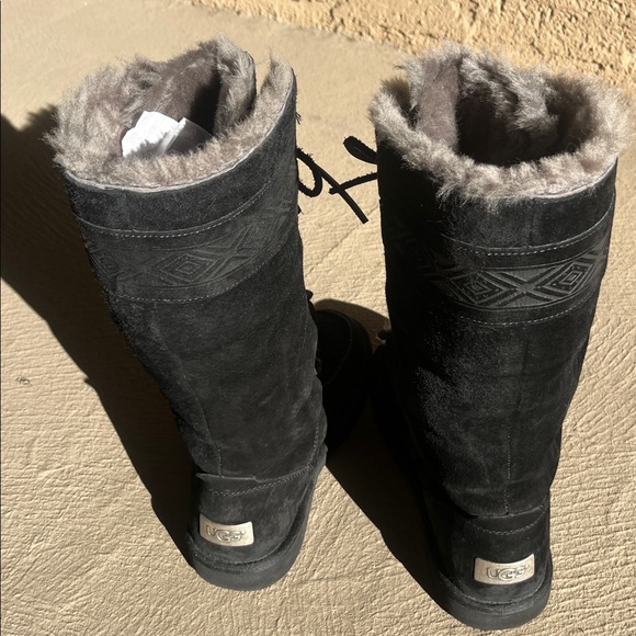 UGG Shoes - UGG Black suedeTularosa style #3331 Sherpa lined boots size women’s 8